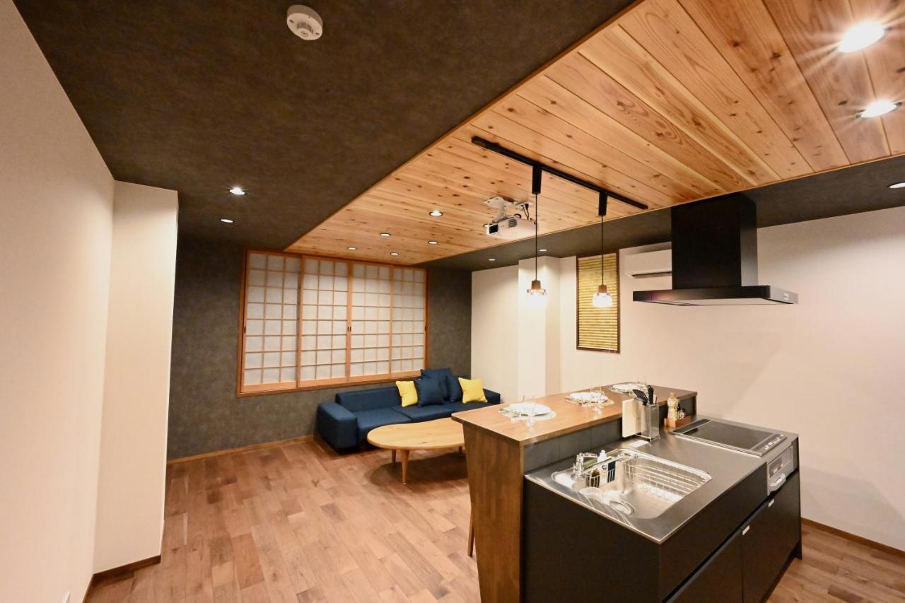 Manabi-Stay Takayama Sakura 提携駐車場利用可 古い町並みまで徒歩1分 最大9名宿泊可能な一等地で人工温泉を楽しむ Екстер'єр фото